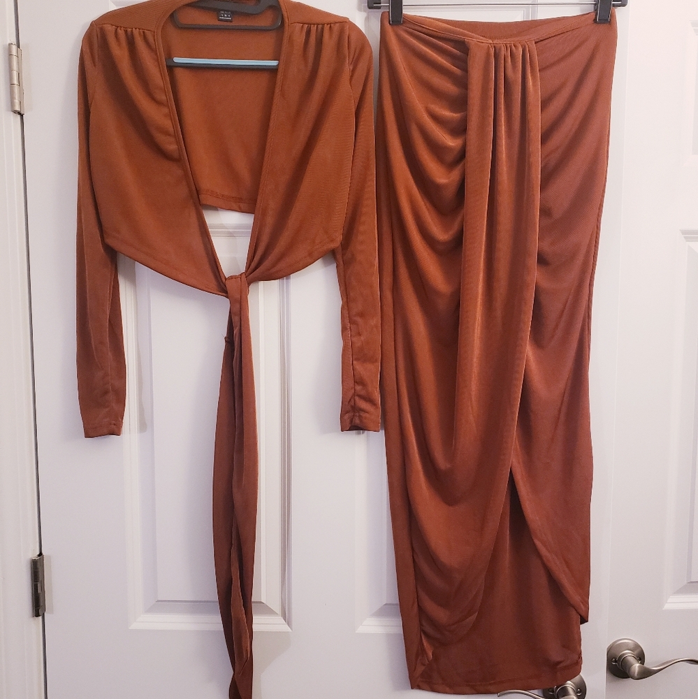 Tie Back Crop Top/Skirt Set - Picture 2 of 3